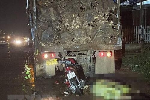 Bình Phước: Đâm vào đuôi xe tải, 2 thanh niên tử vong tại chỗ