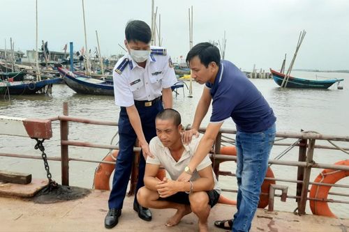 Khởi tố 2 vụ án tàng trữ trái phép chất ma túy