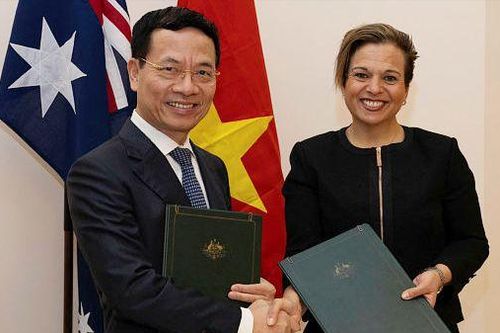 Lần đầu tiên, hai Bộ trưởng phụ trách TT&TT của Việt Nam và Australia ký tuyên bố chung