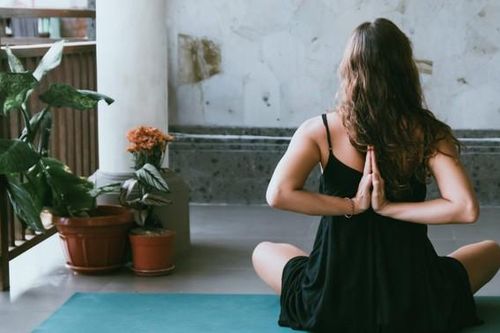 3 bài tập yoga giúp cải thiện và nâng cao sức khỏe ngày mưa gió
