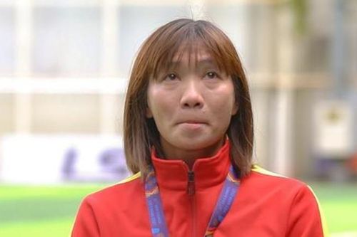 Giọt nước mắt của cầu thủ Thùy Trang và nỗi lòng huấn luyện viên Mai Đức Chung