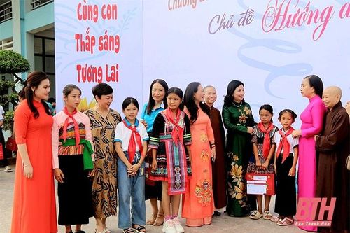 'Mẹ đỡ đầu' - lan tỏa giá trị nhân văn