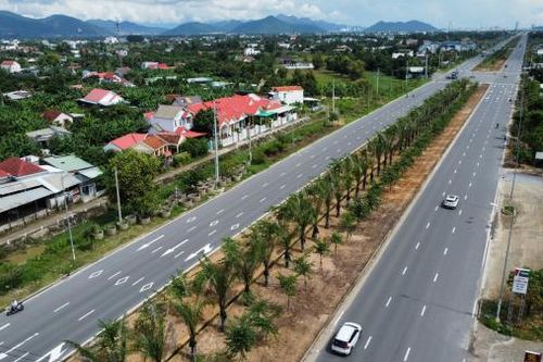Dự án trồng cây xanh dải phân cách đường Võ Nguyên Giáp: Khẩn trương hoàn thành nghiệm thu trước 30-8