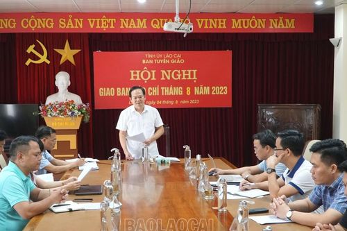 Giao ban công tác báo chí tháng 8