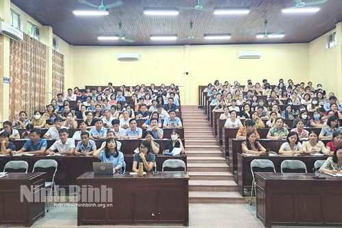Bồi dưỡng nâng cao kỹ năng thiết lập và quản lý thư viện thân thiện theo mô hình Room To Read