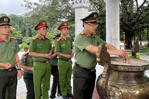 Công an tỉnh tổ chức nhiều hoạt động về nguồn ý nghĩa
