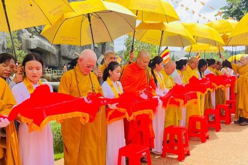 Bình Phước: An vị tôn tượng Bồ-tát Quán Thế Âm tại chùa Phật Quốc Vạn Thành