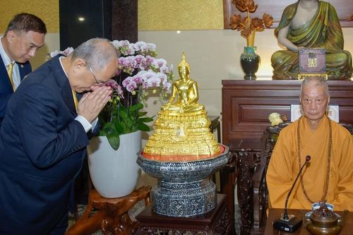 Hội Liên hữu Phật giáo Thế giới đảnh lễ cung thỉnh Đức Pháp chủ vào ngôi vị Chứng minh tối cao