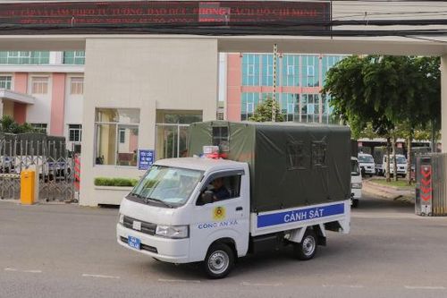 Công an tỉnh Vĩnh Long cấp ôtô tải chuyên dụng cho Công an xã, thị trấn