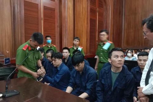 Xét xử băng nhóm làm giả giấy tờ quy mô lớn