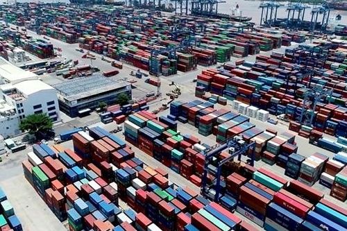 Hơn 1.000 container hàng hóa tồn đọng 'vắng chủ' ở cảng Cát Lái