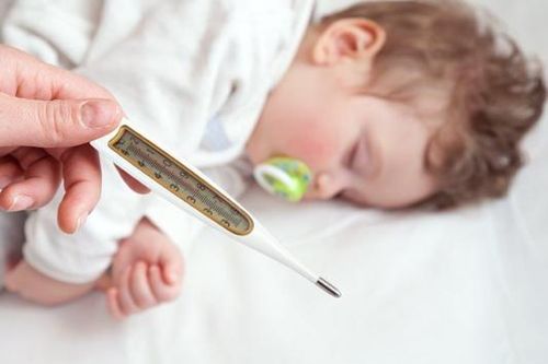 Chăm sóc trẻ đúng cách khi thời tiết thay đổi