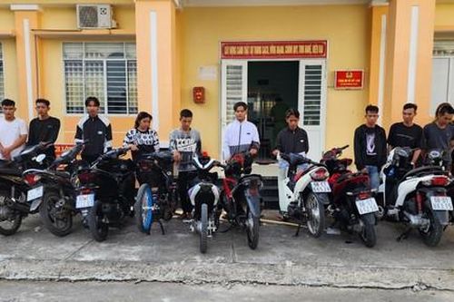 Ngăn chặn 2 nhóm đua xe trái phép trên tuyến đường ven biển mới hoàn thành