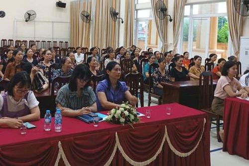 Sai lầm khi cha mẹ khích lệ con bằng... tiền
