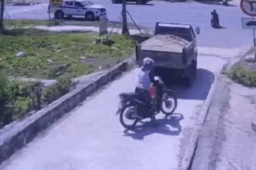 Trốn cảnh sát giao thông, tài xế xe tải suýt gây tai nạn chết người