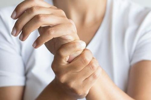7 vi chất dinh dưỡng quan trọng dễ thiếu hụt khiến bạn đau xương, mệt mỏi, móng tay giòn...