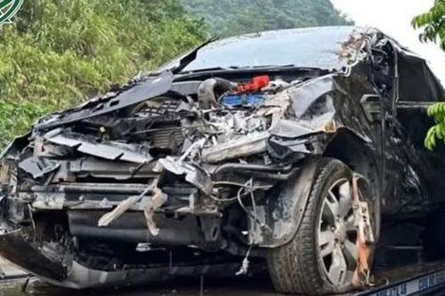 Phó chủ tịch huyện nói gì vụ đá lăn rơi trúng ô tô con chở 4 người trên Quốc lộ 6?