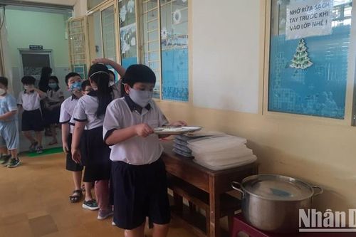 Học sinh Thành phố Hồ Chí Minh tựu trường ngày 28/8