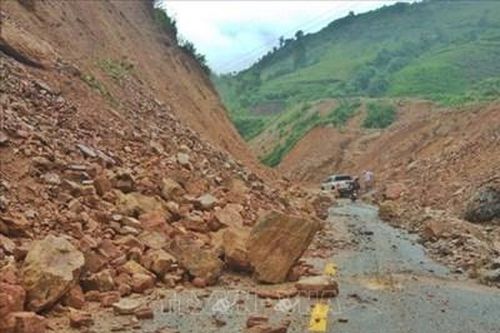 Nhiều tuyến đường tại Điện Biên bị sạt lở do mưa lũ