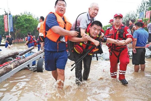 Trung Quốc 'chật vật' cứu hộ người dân mắc kẹt trong lũ lụt