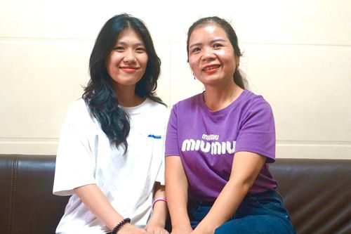 Nữ sinh khiếm thính 'văn võ song toàn'