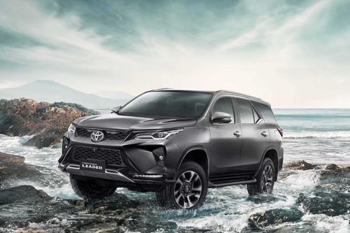 Cận cảnh Toyota Fortuner 2023 ra mắt tại Thái Lan, giá từ 940 triệu đồng