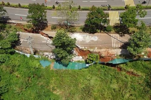 Cận cảnh vết nứt gãy rộng, sụt lún đến 3m trên đường Hồ Chí Minh qua Đắk Nông
