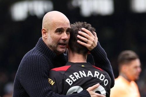 Pep Guardiola chỉ ra 'mặt trái' phũ phàng cú ăn 3 của Man City