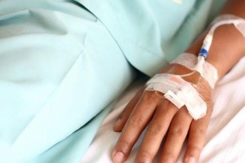 Con gái 27 tuổi ung thư giai đoạn cuối, mẹ liên tục hỏi bác sĩ 'có sai không'