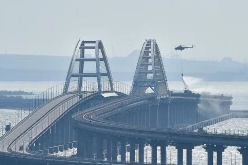 Trung Quốc dự hội nghị hòa bình cho Ukraine, Nga dừng lưu thông trên cầu Crưm