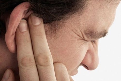 Chỉ đau tai, người đàn ông bất ngờ khi biết bị ung thư thanh quản
