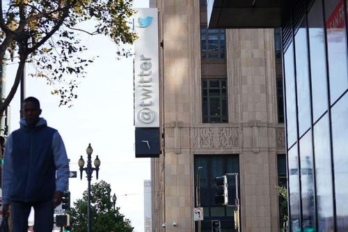 Tại sao người dùng bị sốc khi mạng xã hội Twitter đổi tên thành X?