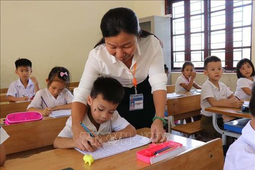 Trên 52.000 học sinh lớp 1 xếp loại 'chưa hoàn thành' - Bài cuối: Không tạo áp lực cho trẻ trước khi vào lớp 1