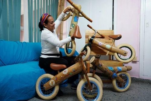 Xe đạp tre - 'Làn gió mới' trên đường phố Cuba