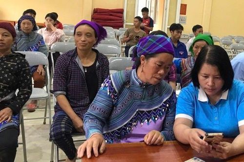 Hội LHPN Bắc Hà: Vận động và hỗ trợ hội viên, phụ nữ cài đặt tài khoản định danh điện tử