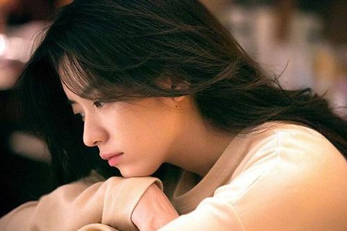 Con gái 15 tuổi không dám mặc váy, lý do đưa ra cho thấy cách dạy con độc hại