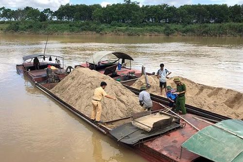 Nghiêm cấm khai thác, tận thu cát, sỏi lòng sông tại các vị trí sạt, lở