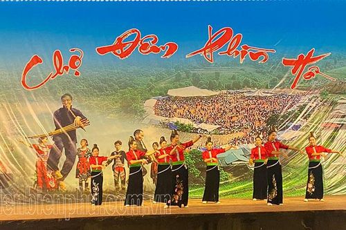 Nét đẹp Chợ đêm Phìn Hồ