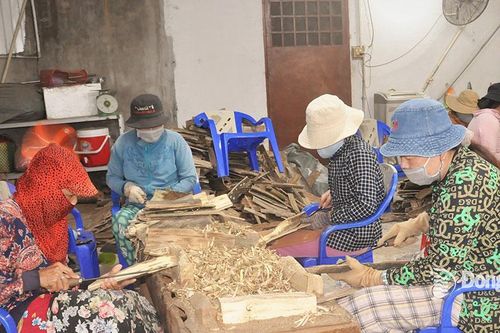 Làng nghề tìm cách trụ vững trong khó khăn