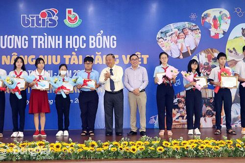 Biti's trao hơn 1 ngàn suất học bổng