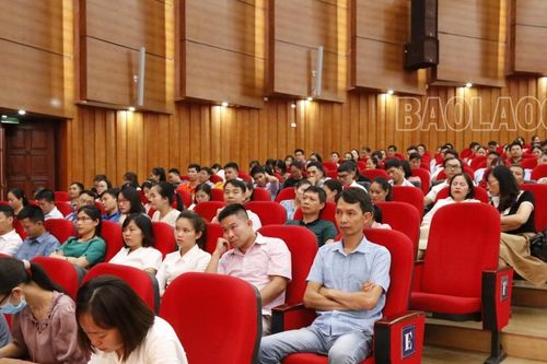 Gần 1.300 cán bộ quản lý, giáo viên THPT tham gia bồi dưỡng hè 2023