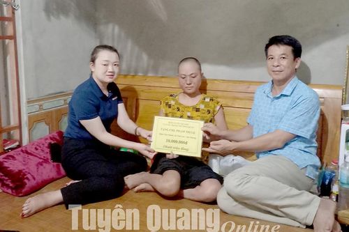 Gần 67 triệu đồng ủng hộ chị Phạm Thị Lệ