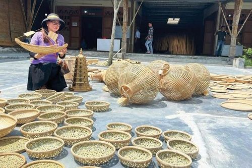 Trải nghiệm nghề mây tre đan Bao La