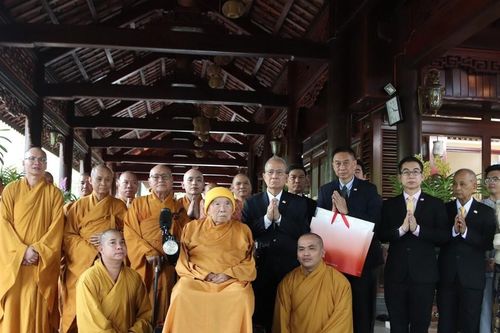 Đồng Nai: Hội Liên hữu Phật giáo Thế giới thăm Thiền sư Thích Thanh Từ tại thiền viện Thường Chiếu