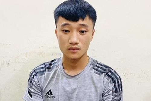 Ôm bọc ma túy đợi khách sau bãi xe siêu thị