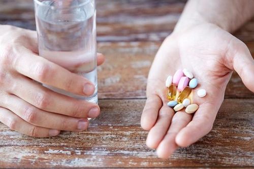 Sai lầm khi uống thuốc viên dẫn đến tác dụng phụ độc hại