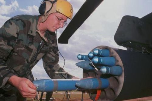 Rocket Hydra-70 nổi tiếng của Mỹ được tích hợp lên 'xe tăng bay' M-24 Liên Xô