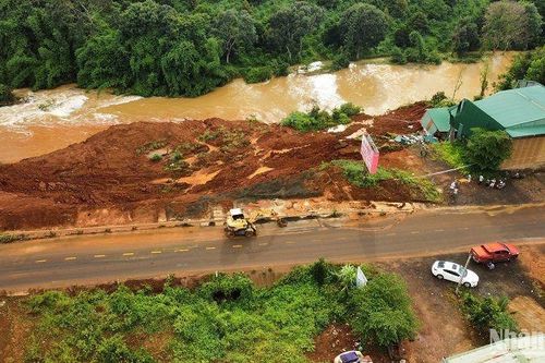 Đắk Nông: Lại sạt lở nghiêm trọng ven đường tránh đô thị Gia Nghĩa