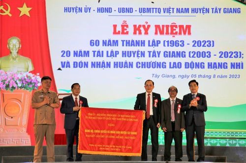 Kỷ niệm 60 năm thành lập huyện Tây Giang