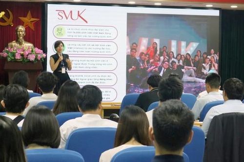 Sinh viên Hà Nội hào hứng dự sự kiện 'Hạ cánh nơi Anh'